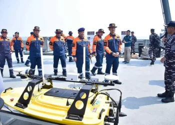TNI AL Unjuk Kecanggihan Robot Bawah Laut KRI Canopus di Teluk Jakarta
