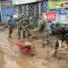 TNI Bergerak Tangani Banjir Bandang Solok, dari Evakuasi hingga Buka Akses Warga