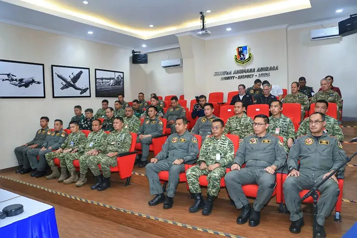 TNI AU Tingkatkan Profesionalisme Awak C-130J Super Hercules lewat AATT