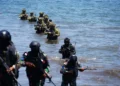 TNI dan ADF Padukan Tiga Matra dalam Latihan Pendaratan Amfibi di Situbondo