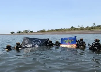 Kopaska dan MTO Australia Perkuat Interoperabilitas melalui Infiltrasi Bawah Air