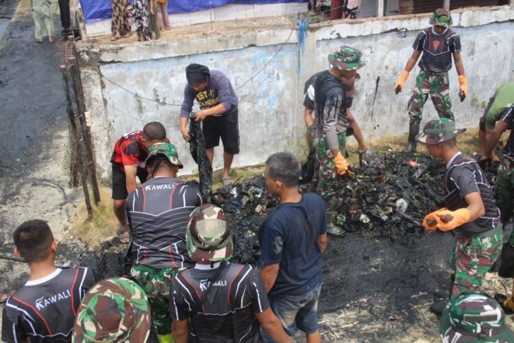 TNI dan Pemkab Bone Bersinergi Jaga Kebersihan Pantai Lonrae