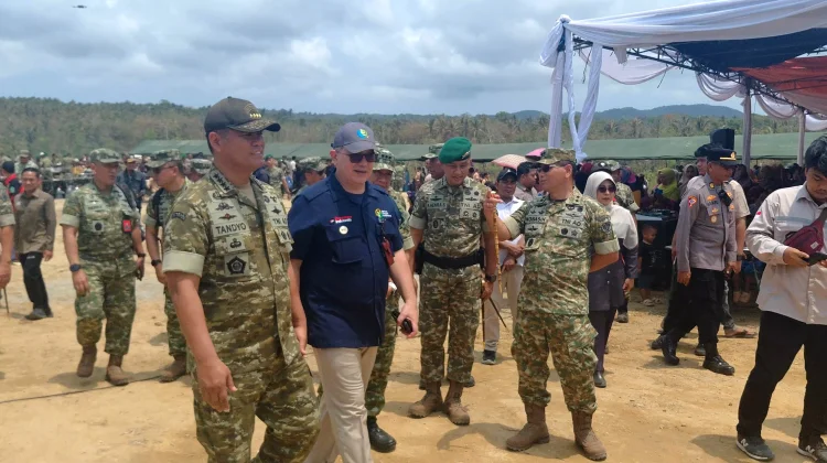 TNI Perkuat Akses Desa lewat Karya Bakti di Pandeglang
