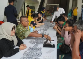 TNI Sentuh Kebutuhan Warga Perbatasan, 1.000 Kacamata Dibagikan Gratis