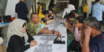 TNI Sentuh Kebutuhan Warga Perbatasan, 1.000 Kacamata Dibagikan Gratis